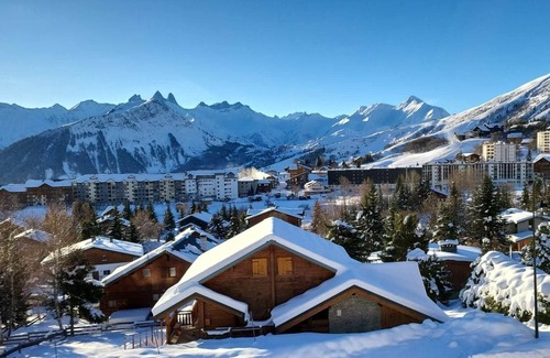 La Toussuire Ski Chalet | Les Sybelles/La Toussuire : Chalet Hestia avec vue superbe