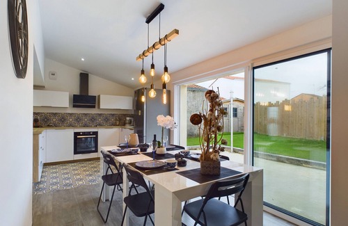 Olonne-sur-Mer Ski Chalet | Les Sables d'Olonne, house with garden for 6