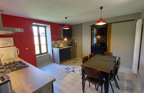 Viry House | "Les Vieux Poiriers" (near Taize, Cluny .) in Bonnay 71460 (Cluniac site)