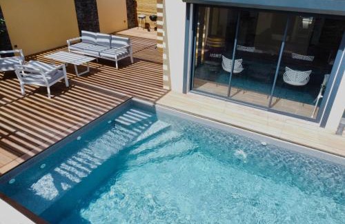 Destrellan Villa | Les Villas Jasmin Standing Piscine Chauffée Jacuzzi 5 Ch 14 Pers