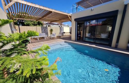 Destrellan Villa | Les Villas Jasmin Standing Piscine Chauffée Jacuzzi 5 Ch 14 Pers