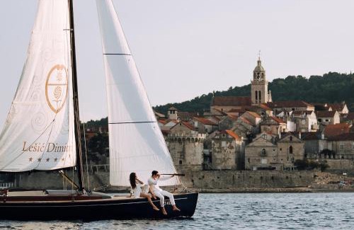 Cove Tri Zala (Zrnovo) Apartment | Lesic Dimitri Palace