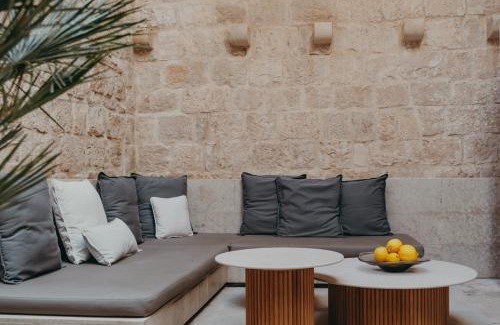 Cove Tri Zala (Zrnovo) Apartment | Lesic Dimitri Palace