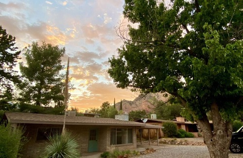 West Sedona House | Less than 5 houses from some of the BEST trails in Sedona!
