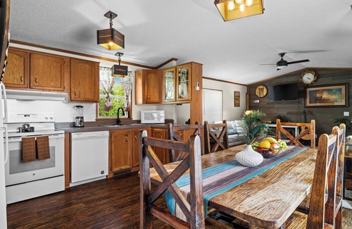 East Thermopolis House | ❤Let’s Go ! Top VRBO, A+ Stay, Hunters & Fishing, Pets, Amenity-Rich