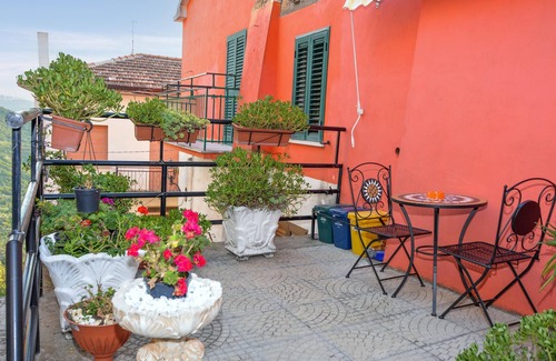 Montemitro Apartment | Let yourself be enchanted by the fantastic landscape panorama of this vacation home.