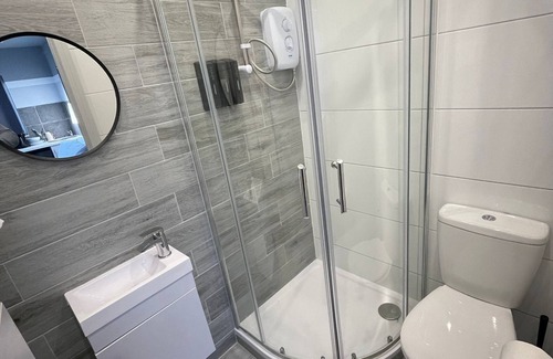 Pinkwell House | Letzi private en-suite, Near Heathrow Airport T3