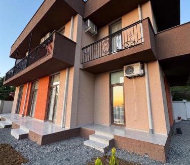 Mtsvane Kontskhi House | Leveta Botanical Garden