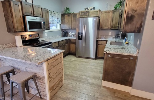 Crofton Cabin | Lewis and Clark Lake Cabin with Hot Tub