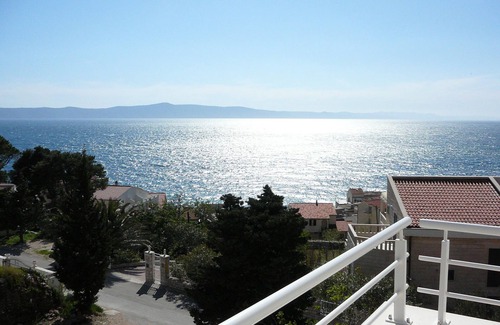 Drasnice Apartment | Lianto, Cozy 2-bedroom apartment with AC and WiFi in marvelous Drašnice