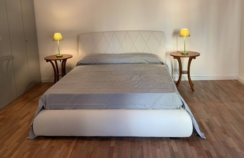 Citta Nuova-Barriera Nuova-San Vito-Citta Vecchia Apartment | Libeccio, large sea view apartment a few steps from the train station