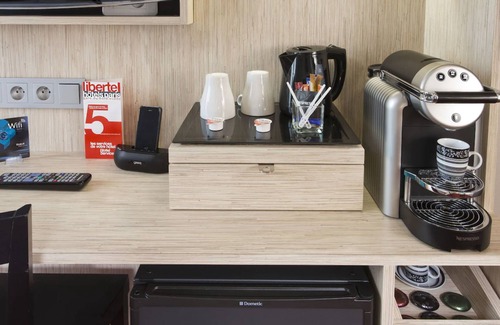 Quartier de la Porte-Saint-Denis Hotel | Libertel Gare Du Nord Suede Hotel Room that Has a Great Location