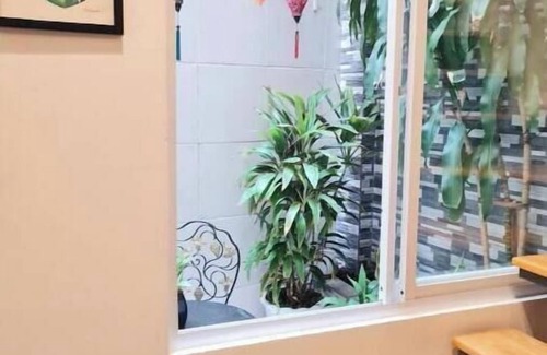 District 11 Apartment | Liberty Condo - Duplex & Garden