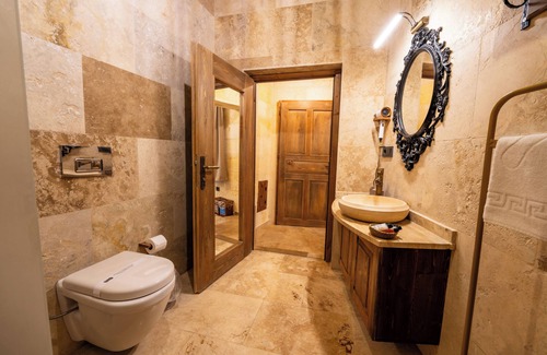 Ortahisar Hotel | Library Cave Hotel