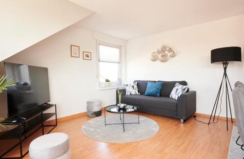 Kernstadt Apartment | Lichtdurchflutende Wohnoase-Stilvoll-ruhig-Parkplatz-Self Check-Langzeit-5 Personen