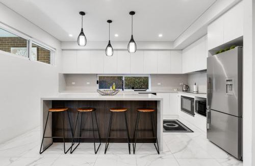 Lidcombe House | Lidcombe Luxe on Eric Spacious Stay mins to Olympic Park