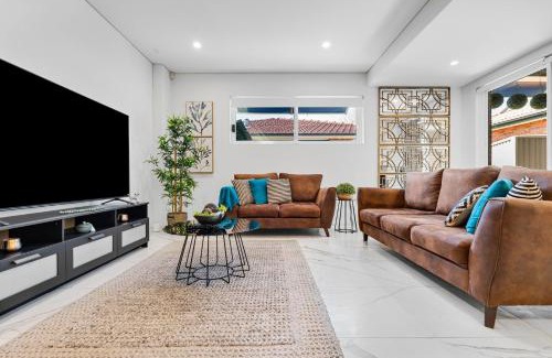 Lidcombe House | Lidcombe Luxe on Eric Spacious Stay mins to Olympic Park