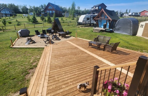 Parkland Beach Cabin | Life is better at the Lake with stunning lake views!