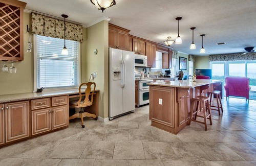 Laguna Beach Estates House | Life's a Beach! Beautiful Private Beachfront Home! Tons of Space! 2 Greatrooms!
