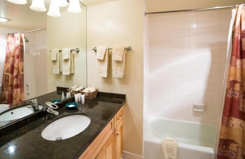 Aspen House | Lift One Condominiums - 1, 2, 3 Bedroom Units Adjacent To Downtown Aspen