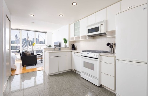 Southeast False Creek Apartment | Light and Bright Yaletown with Pool