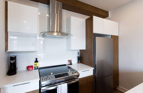 Mile End Apartment | Light Filled 2 Bdr Unit in Mile End by Denstays