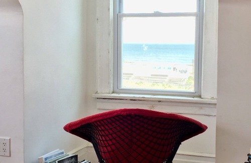 Queens Apartment | Light-Filled Apartment with Beach Views