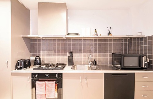 Prahran Apartment | Light-Filled Converted Warehouse Apt in Prahran