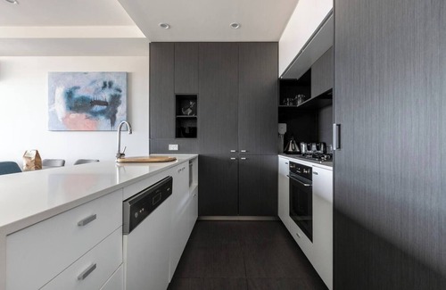 Hawthorn Apartment | Light Filled Stylish Living in Diverse Hawthorn