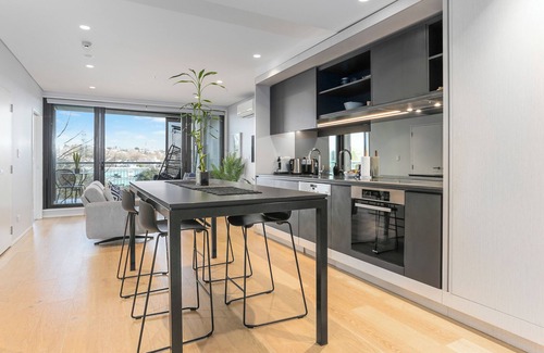 Auckland Central Business District Apartment | Light & relaxing on city fringe