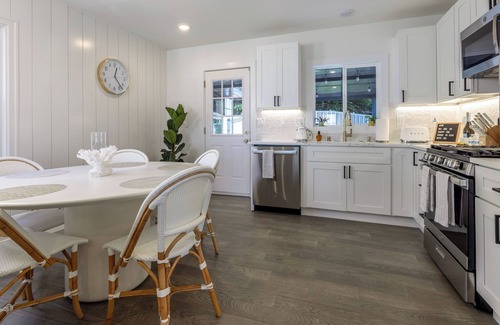 Alki House | Lighthouse Cottage on West Seattle's Alki Beach