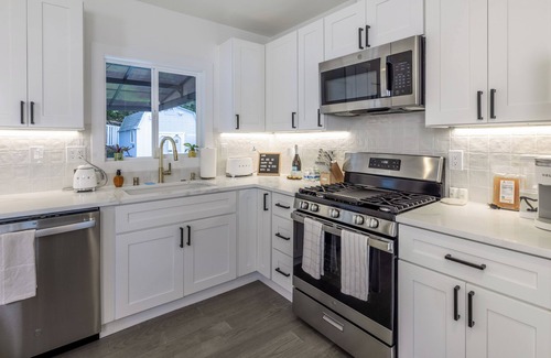 Alki House | Lighthouse Cottage on West Seattle's Alki Beach
