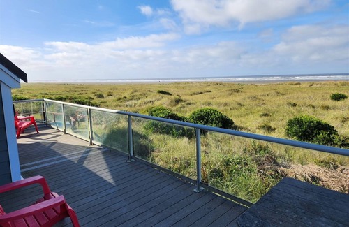 Moclips House | Lighthouse - Right on the beach (New Hot Tub)