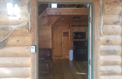 Broken Bow Cabin | 'Lil Bear" quiet 1bd cabin in Broken Bow lake area. Beavers Bend State Park.