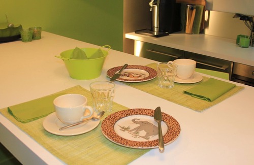 Marcq-en-Baroeul Apartment | Lille. Marcq in baroeul. Large garden . 10 minutes from Lille center and the metro