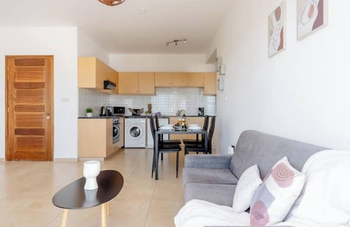 Pyrgos Apartment | Limassol Star 21 by Sky Universe