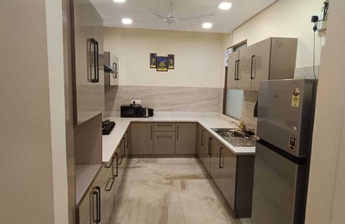 New Delhi Apartment | Lime Tree 3BHK Serviced Apartments DLF 5