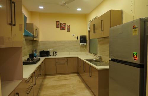 New Delhi Apartment | Lime Tree 3BHK Serviced Apartments DLF 5