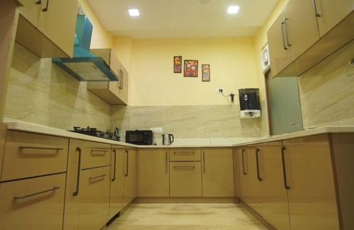 New Delhi Apartment | Lime Tree 3BHK Serviced Apartments DLF 5