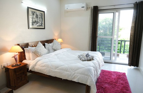 Gurugram Bed & Breakfast | Lime Tree Luxury 3Bhk Serviced Apartment