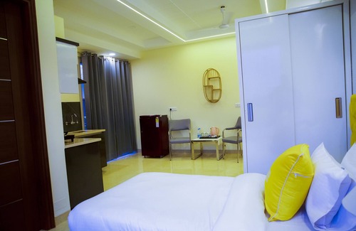 Sector 51 Hotel | Lime Tree Luxury Studio
