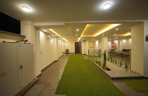 DLF Phase 5 Apartment | Lime Tree Two BHK Service Apartment Golf Course Road Gurgaon