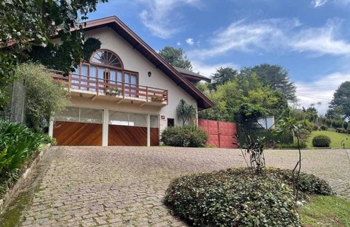 Alto da Boa Vista House | Linda Casa com Lareira em Campos do Jordão