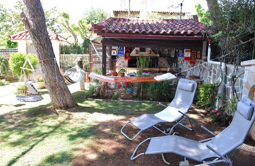Lagonissi House | Linares Summerhouse is a family friendly residence in the Athenian Riviera.