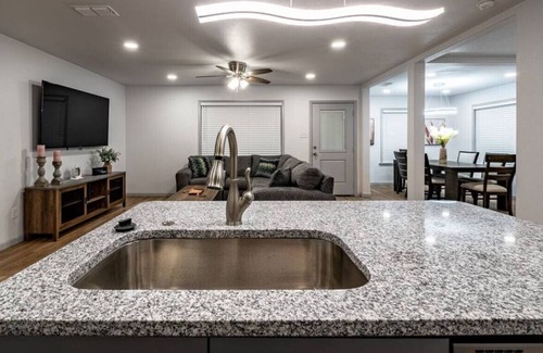 North by Northwest House | Lincoln Lodge - 3BR/2BA - New Home