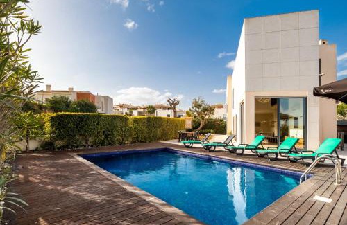 Santa Eulalia House | LINDA Oura Beach 4BR Villa 10 New for rent!