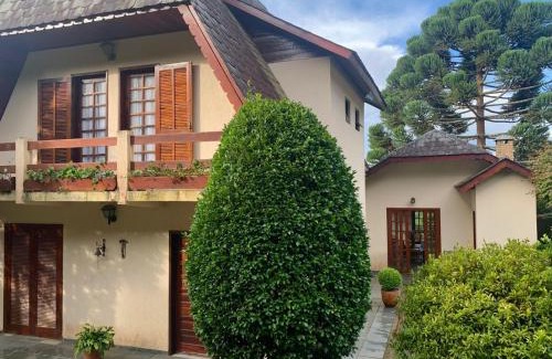Recanto Araucaria House | Lindo Chalé com vista para Campos do Jordão