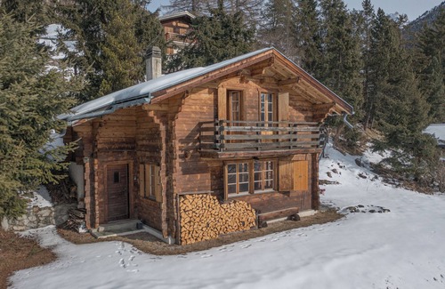 St. Luc Ski Chalet | Linen is not included in the service. We provide, if desired, linen packages including bed linen, ba