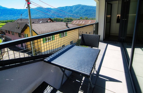 Riazzino Apartment | LiOm Apartment
