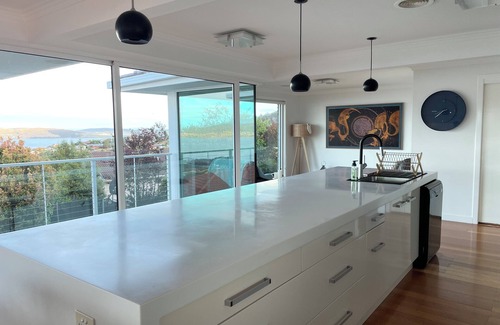 Sandy Bay Villa | Lipscombe Escape panoramic views luxury and space